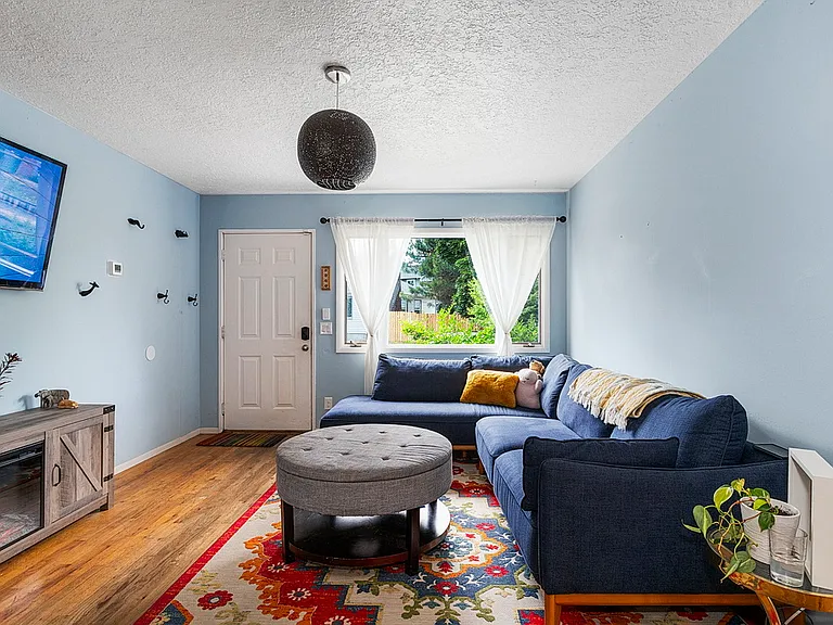 8828 N Hodge Ave — Photo 5