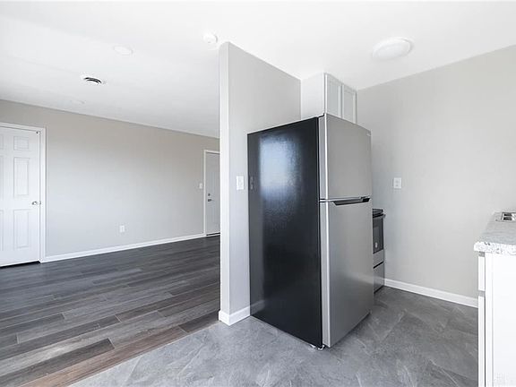 5th image of 636 Hillrose Ave