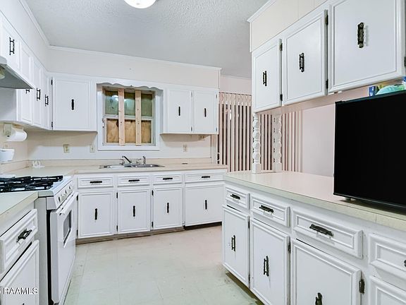 3rd image of 1515 S Martin Luther King Dr