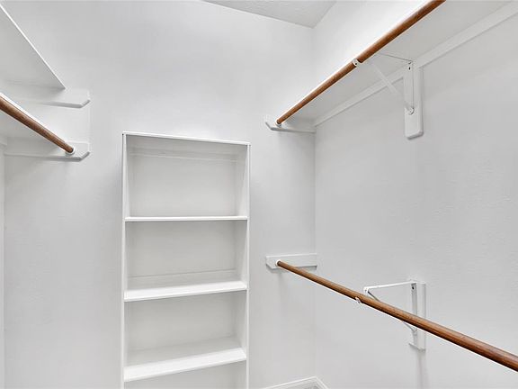 5th image of 3338 Worthington Dr