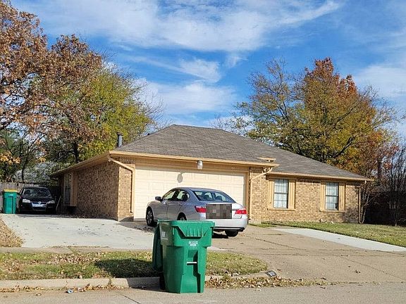 3rd image of 810 Clement Dr