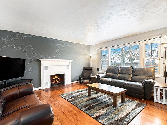 5th image of 306 N Coquillard Dr