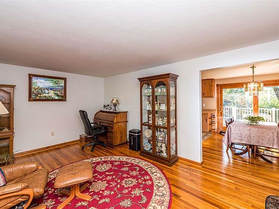 5th image of 30 Crescent Dr