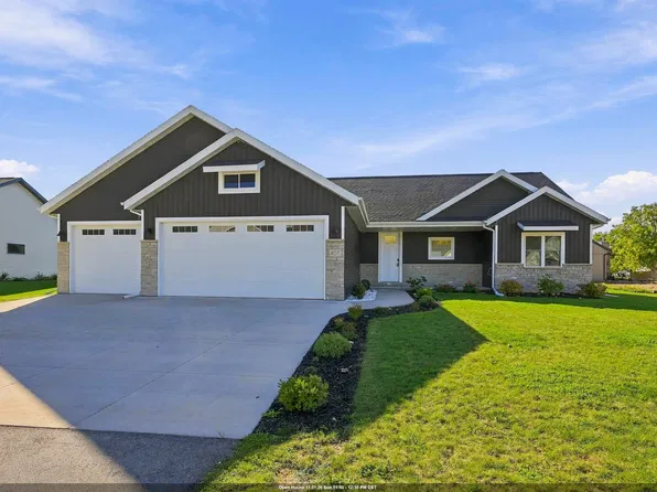 407 Jerelyn Ct, Combined Locks, WI 54113