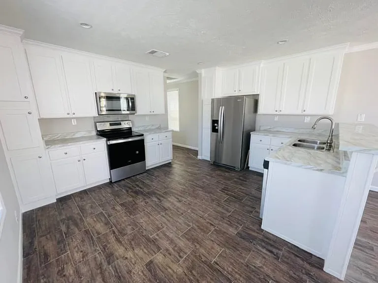 9477 Lansdowne Rd — Photo 1