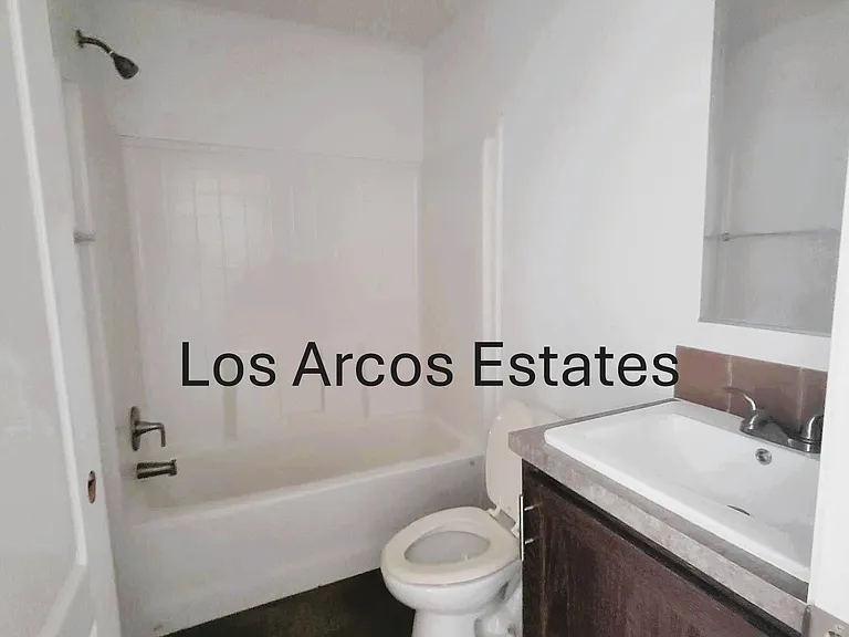 650 E Busby Dr #B — Photo 11
