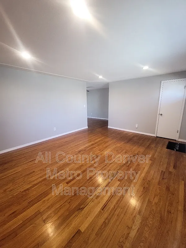 3 bed, 1.5 bath, 1120 sqft, $2,095 — Photo 4