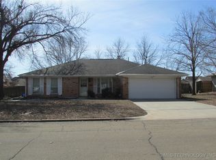 1025 E 12th St, Cushing, OK 74023