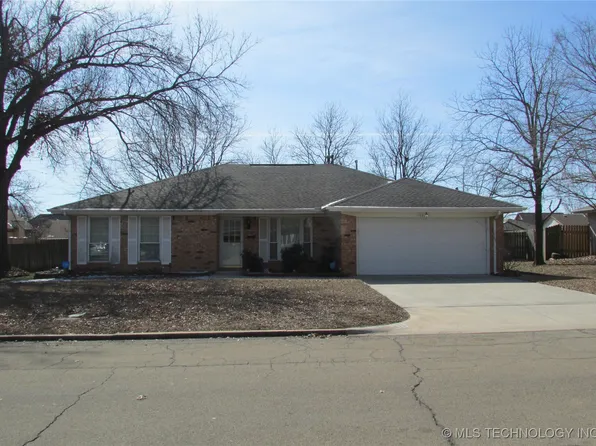 1025 E 12th St, Cushing, OK 74023