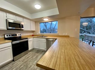 236 E Castle Harbour Dr, Friendswood, TX 77546