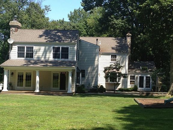 5th image of 72 Shady Knoll Ln