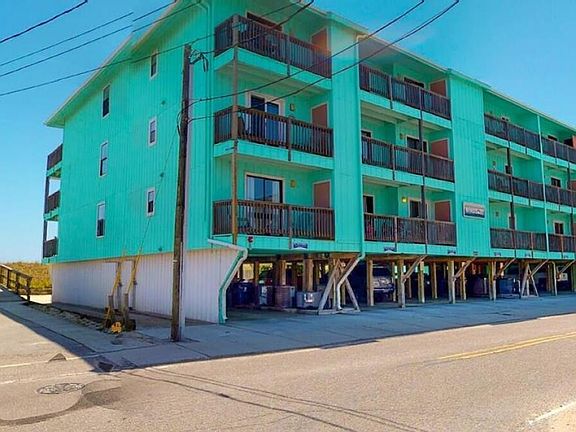 2nd image of 418 Carolina Beach Ave N