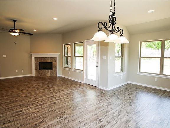 5th image of 605 Pemberton Dr