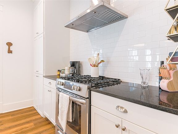 4th image of 144 N Washington Ave #201