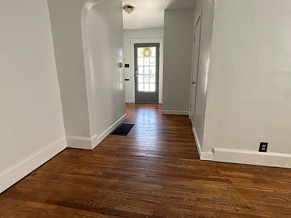 4th image of 319 N Meeks Ave