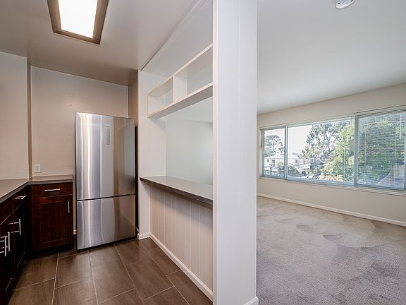 5th image of 935 Burnett Ave APT 7