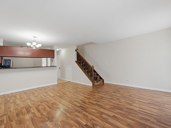3rd image of 184 W Hamilton Dr