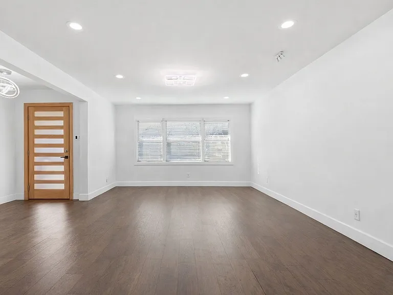 6207 Royal Ln — Photo 3