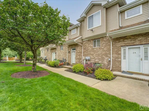 25 Marina View Dr, Sewaren, NJ 07077