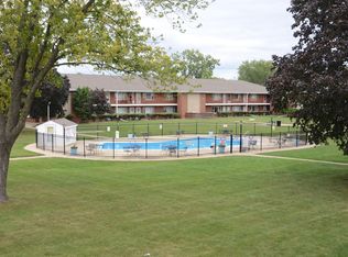 650 W Algonquin Rd #2, Des Plaines, IL 60016