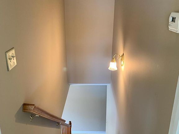 2nd image of 1123 Fellowship Ln