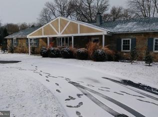 3172 Meetinghouse Rd, Upper Chichester, PA 19061