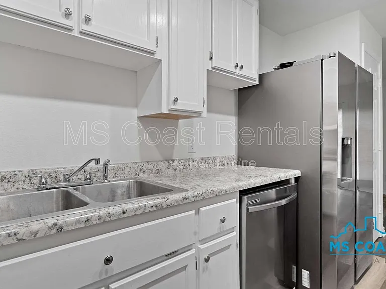 340 Hiller Dr — Photo 27