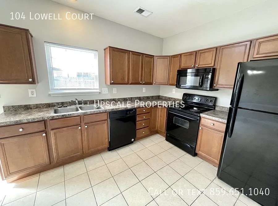 104 Lowell Court — Photo 4