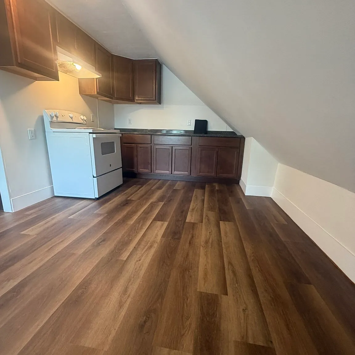 2 bed, 1.0 bath, 800 sqft, $1,800 — Photo 3