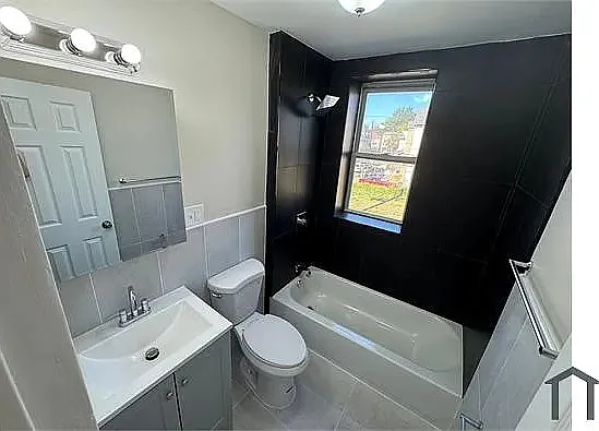 28 Wainwright St #3 — Photo 5