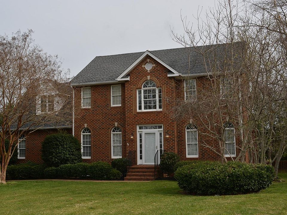 1st image of 506 Fairway Woods Dr
