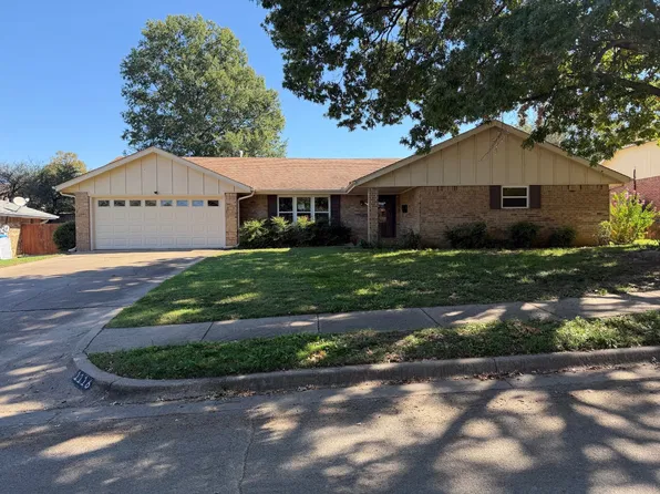 1116 Lariat Dr, Bartlesville, OK 74006