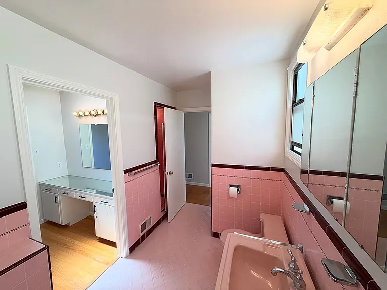 955 Lawton St — Photo 22