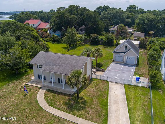 2nd image of 310 Holly Lane