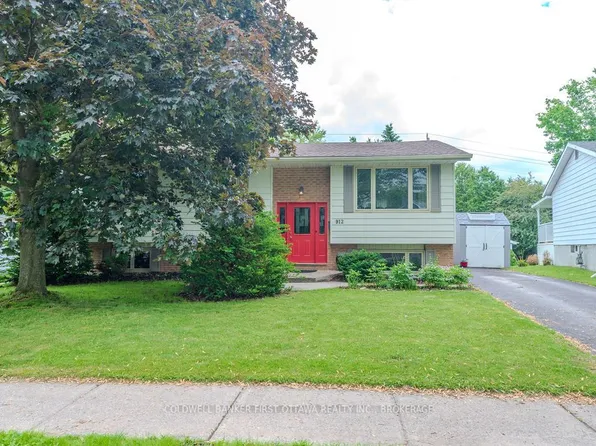 912 Safari Dr, Kingston, ON K7M 6X5
