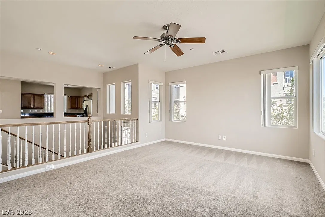 3 bed, 3.5 bath, 1977 sqft, $2,200 — Photo 4