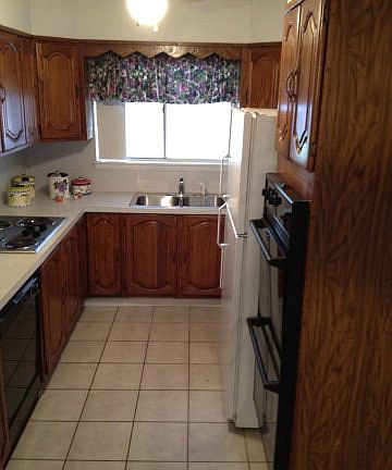 4th image of 2607 Custer Ave