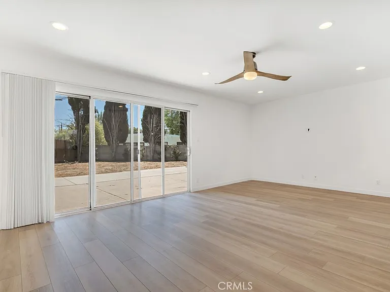 6650 Jumilla Ave — Photo 12