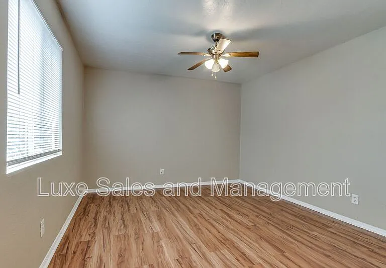 6026 Nw Expy #C — Photo 22