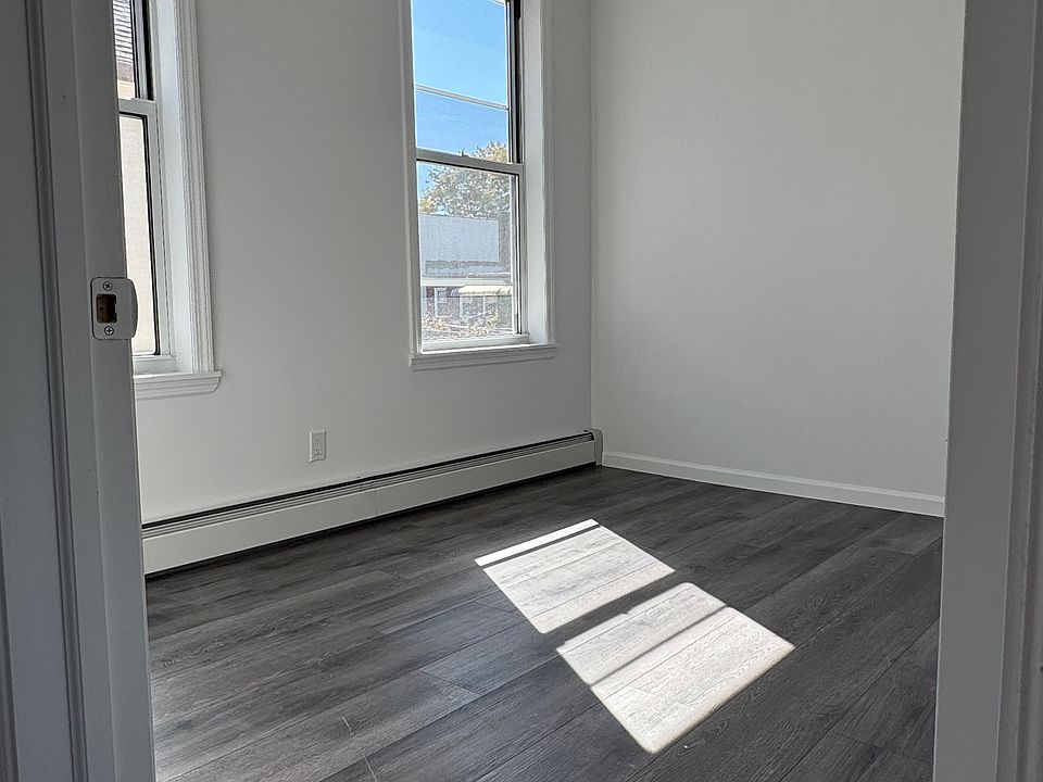 3 bed · 2 bath · 1,300 ft² in Brooklyn
