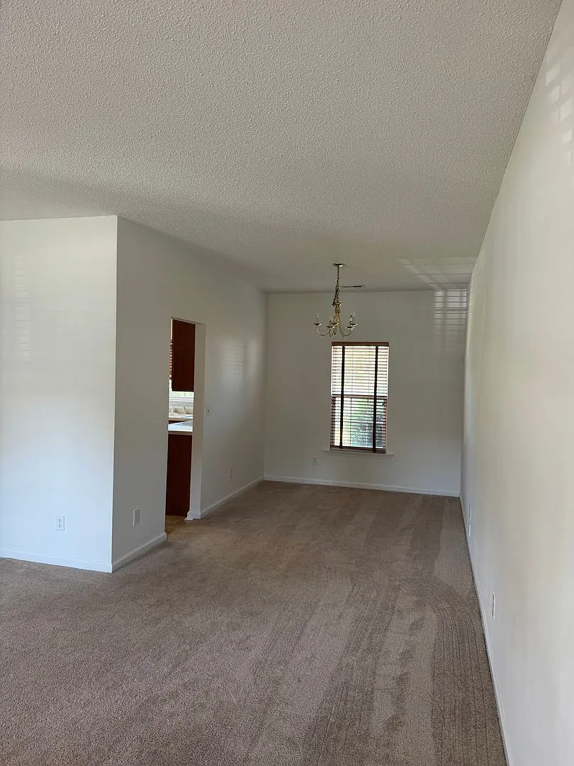 Wonderful 4 bedroom Home in Orchard Farms — Photo 4