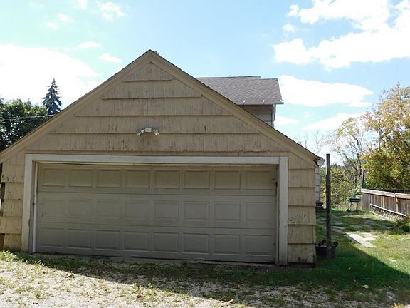 3rd image of 1818 East Ave
