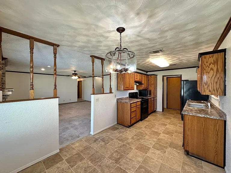 1602 Becker Dr — Photo 6