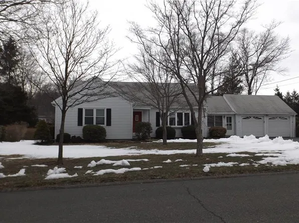 138 Ridgeview Ave, Trumbull, CT 06611