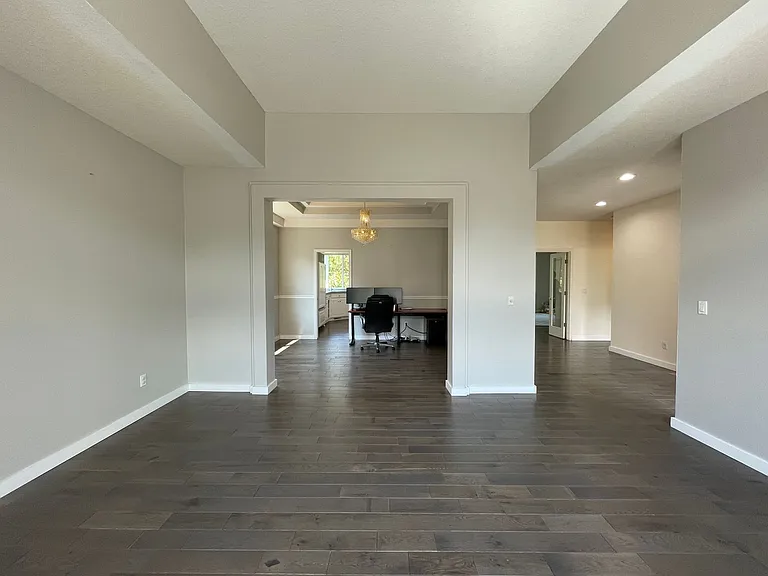 211 NW 110th Ave — Photo 9