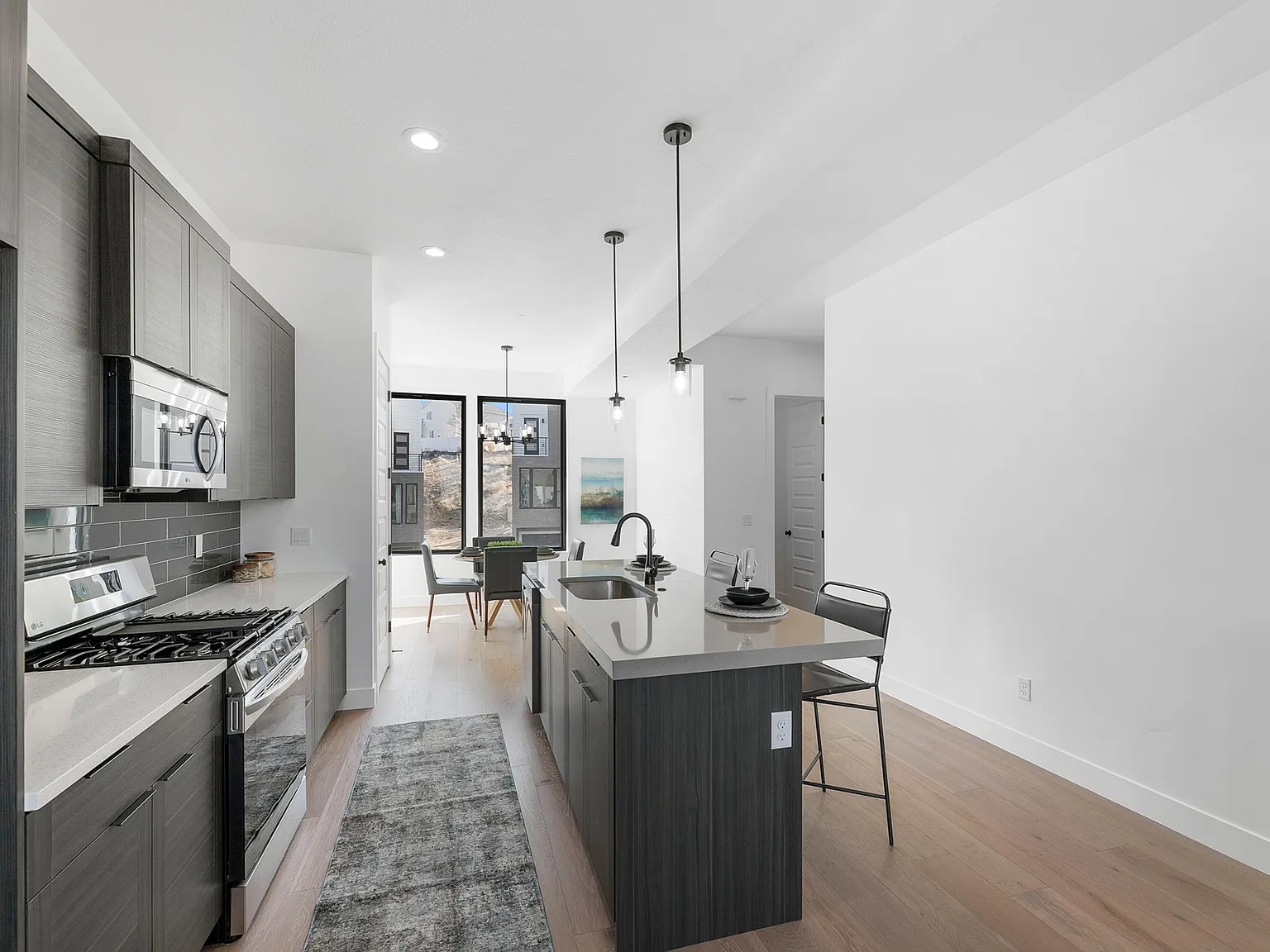 3 bed, 3.5 bath, 1460 sqft, $2,499 — Photo 4