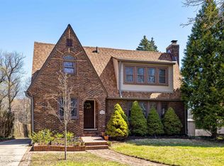 1410 Yorkshire Rd, Grosse Pointe Park, MI 48230