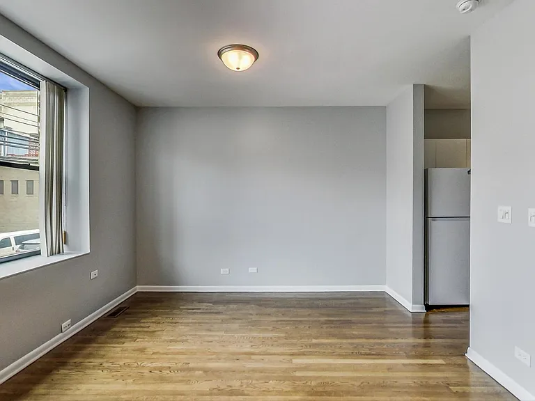 2343 N Greenview Ave #102 — Photo 7