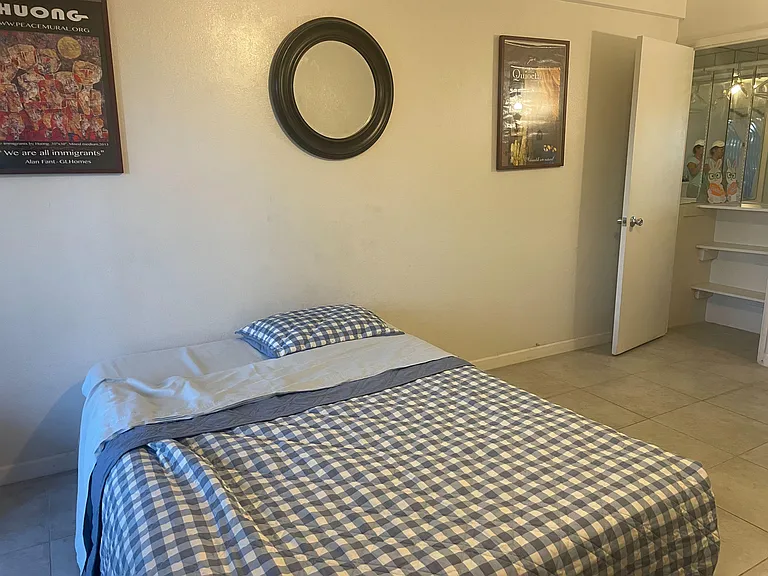Queen size bed