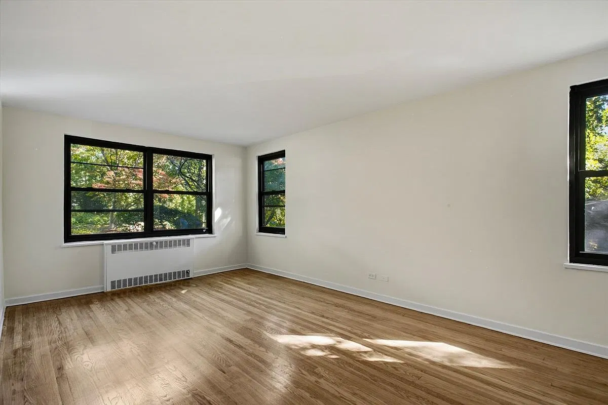 3 bed, 949 sqft, $4,300 — Photo 4